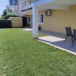 Home Melina